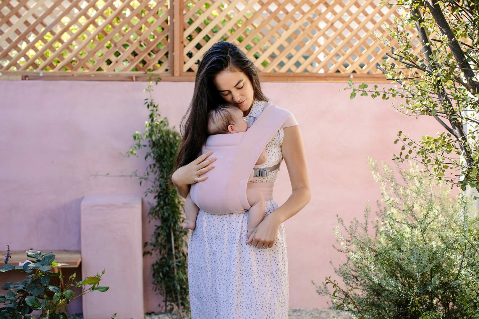 Ergobaby Embrace nosiljka Blush Pink - Slika 14