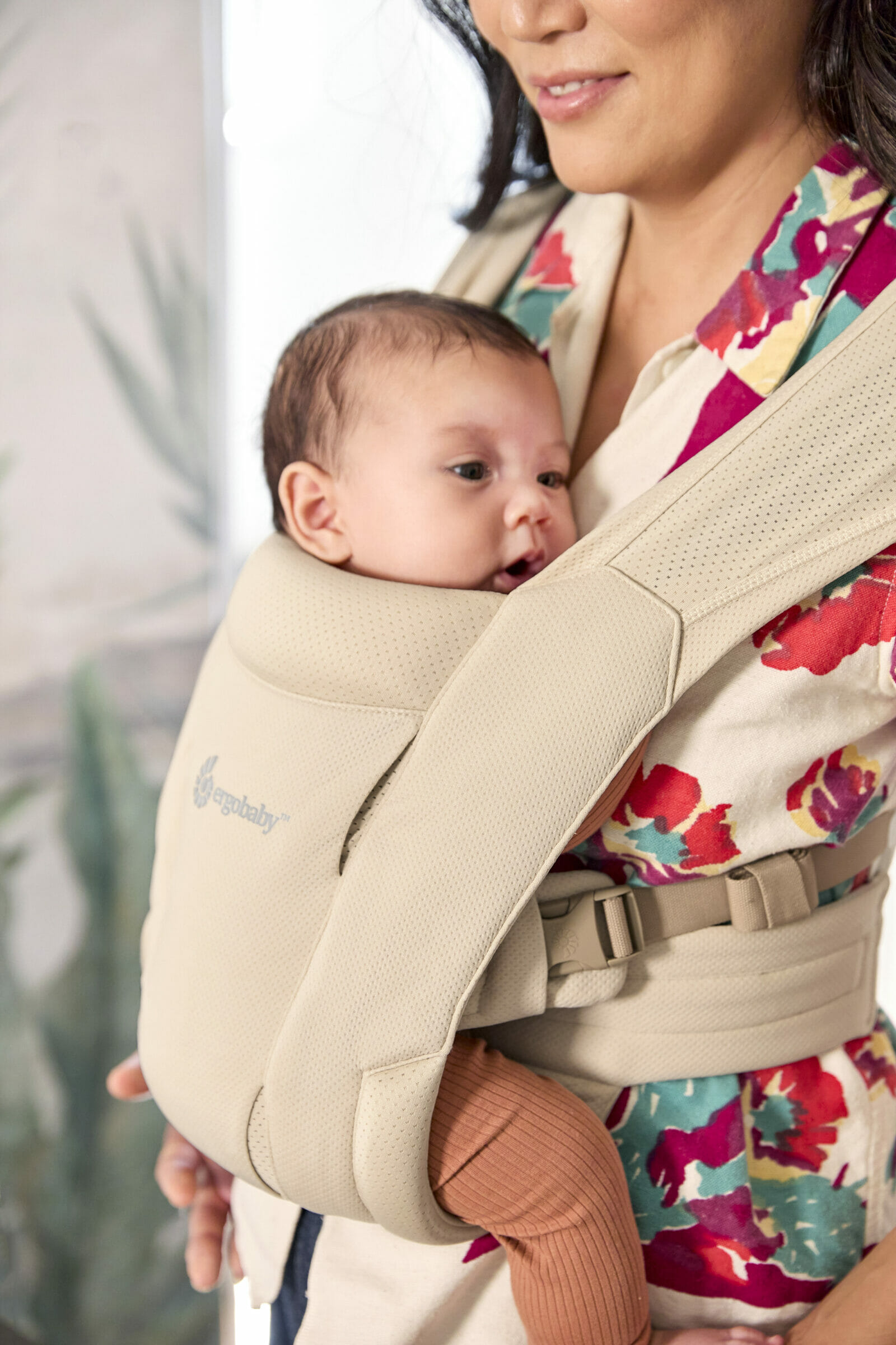Ergobaby Embrace Soft Air Mesh nosiljka Cream - Slika 4