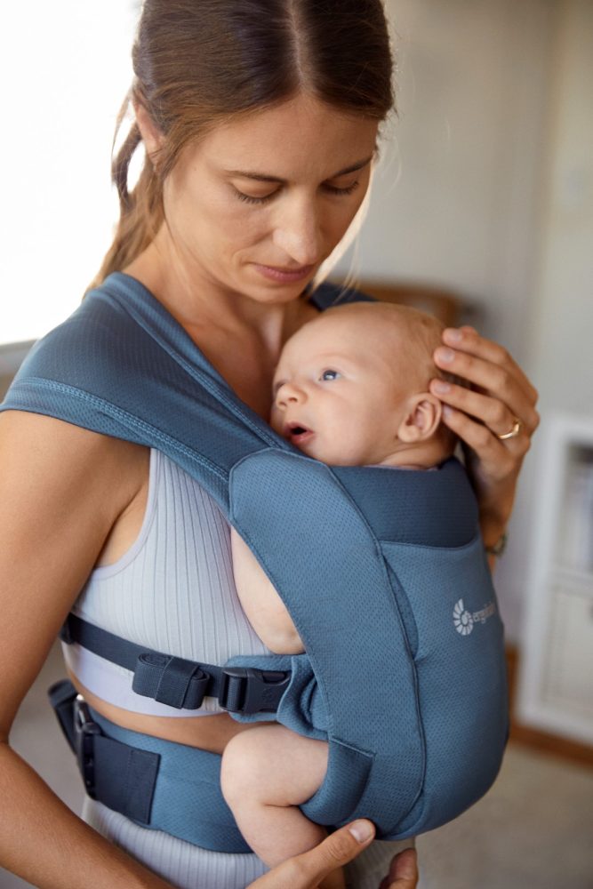 Ergobaby Embrace Soft Air Mesh nosiljka Blue - Slika 10