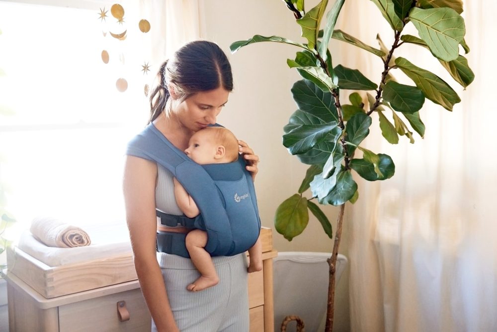 Ergobaby Embrace Soft Air Mesh nosiljka Blue - Slika 11