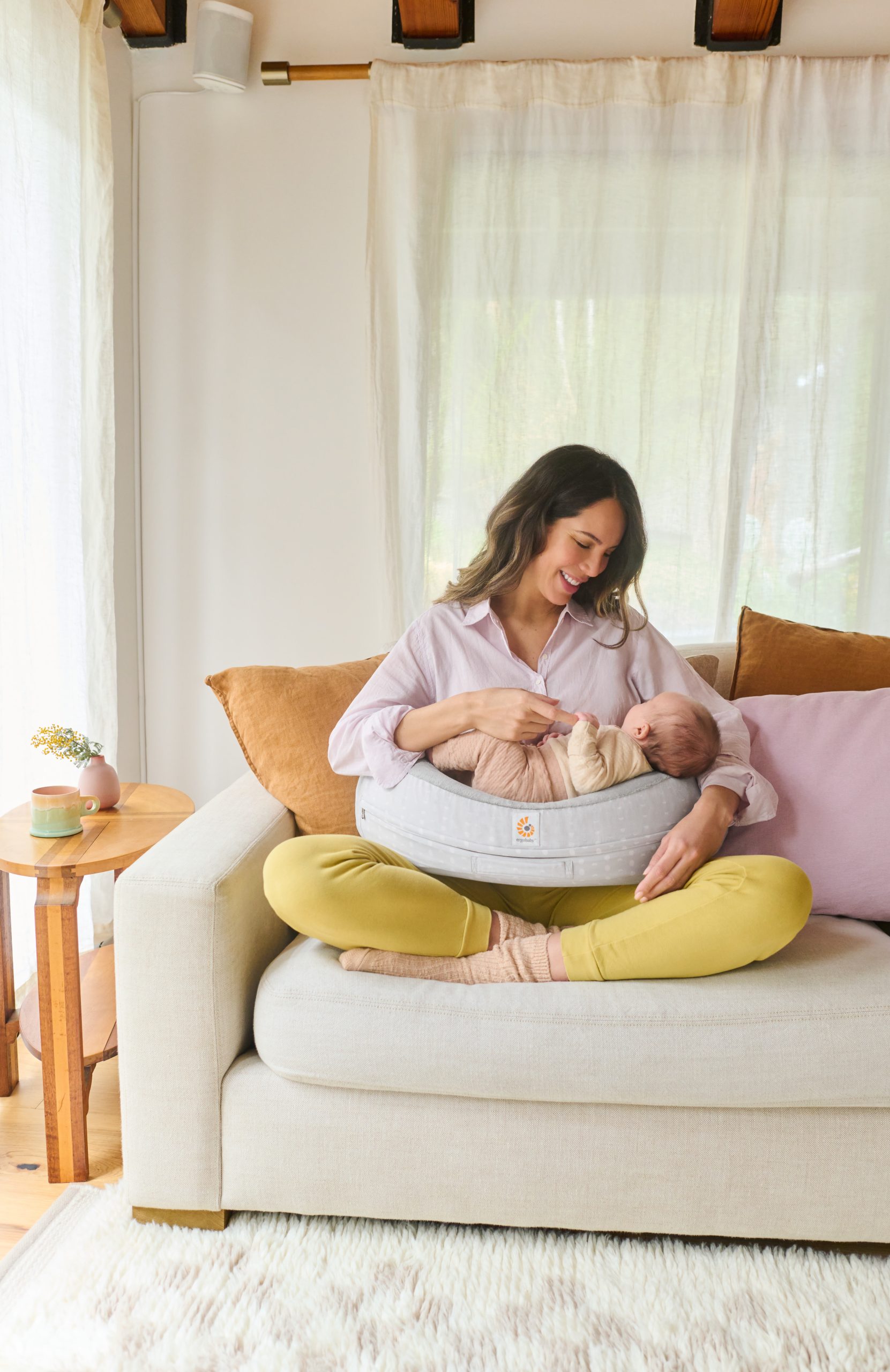 Ergobaby jastuk za dojenje s pojasom Moonlight Grey - Slika 3