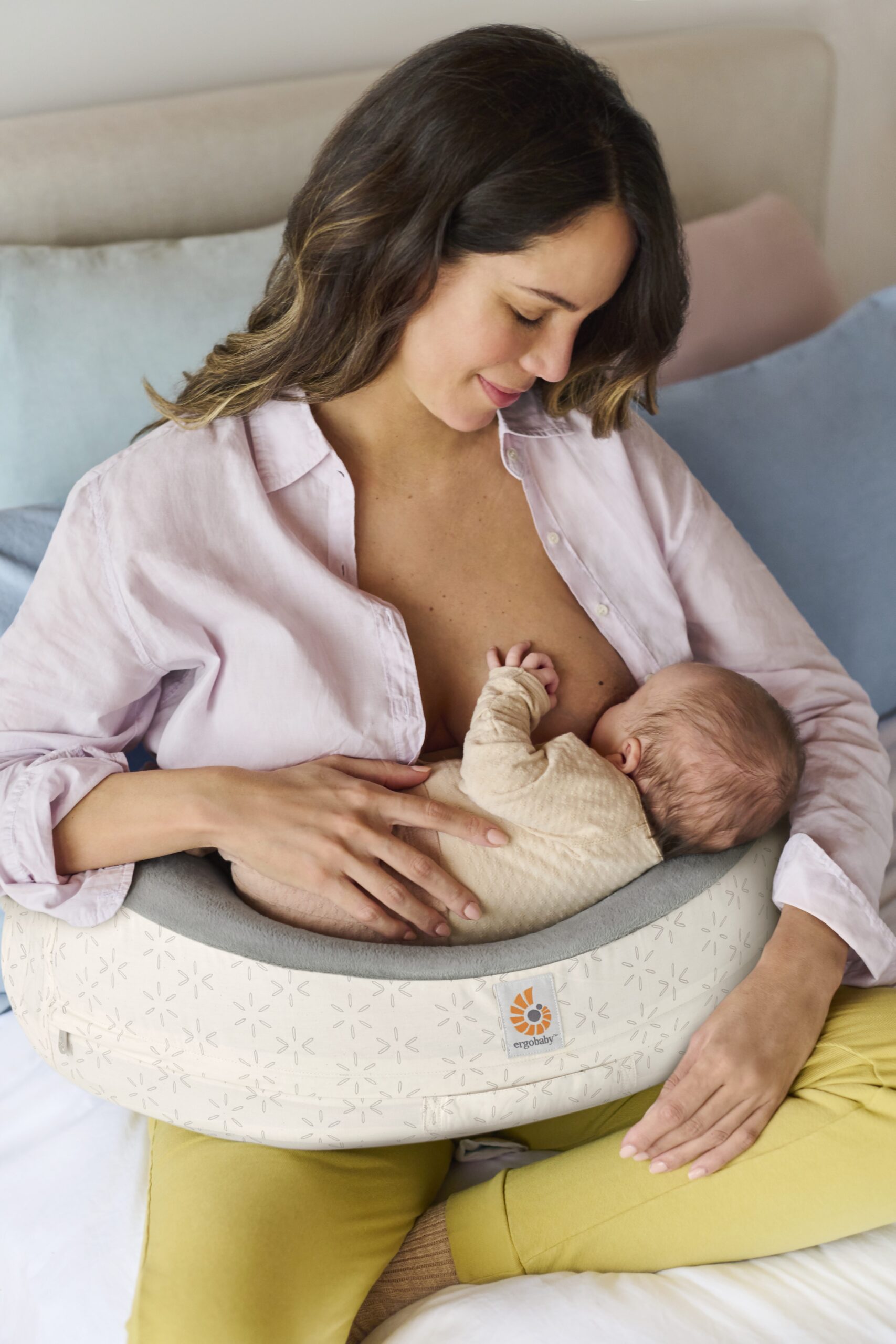 Ergobaby jastuk za dojenje s pojasom - Starlight Cream - Slika 2